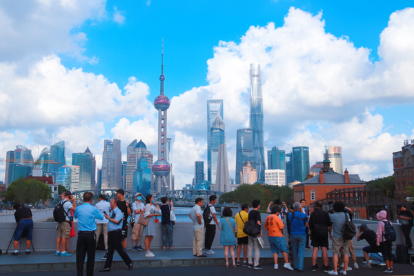 Shanghai commerce, investment experiences solid growth in 2021