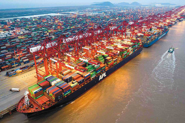 Shanghai's foreign trade hits record high in Jan-Feb