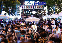 Nightlife thrives in Shanghai