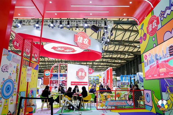 Shanghai holds first international fruit expo
