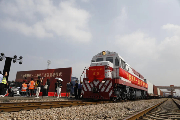 Debut Shanghai China-Europe freight train heads for Hamburg