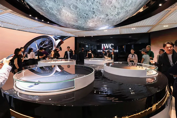 Hological feast served at Watches ＆ Wonders Shanghai